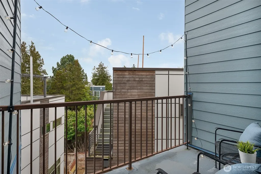 3045 20th Avenue W Seattle WA 98199