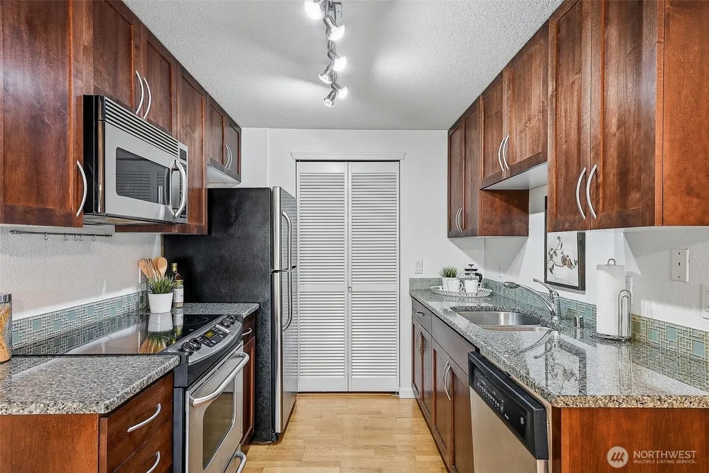 3045 20th Avenue W Seattle WA 98199