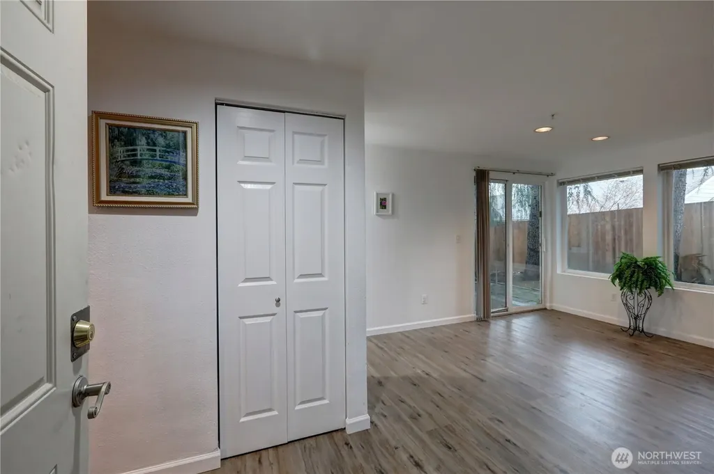 26335 116th Avenue NE Kent WA 98030
