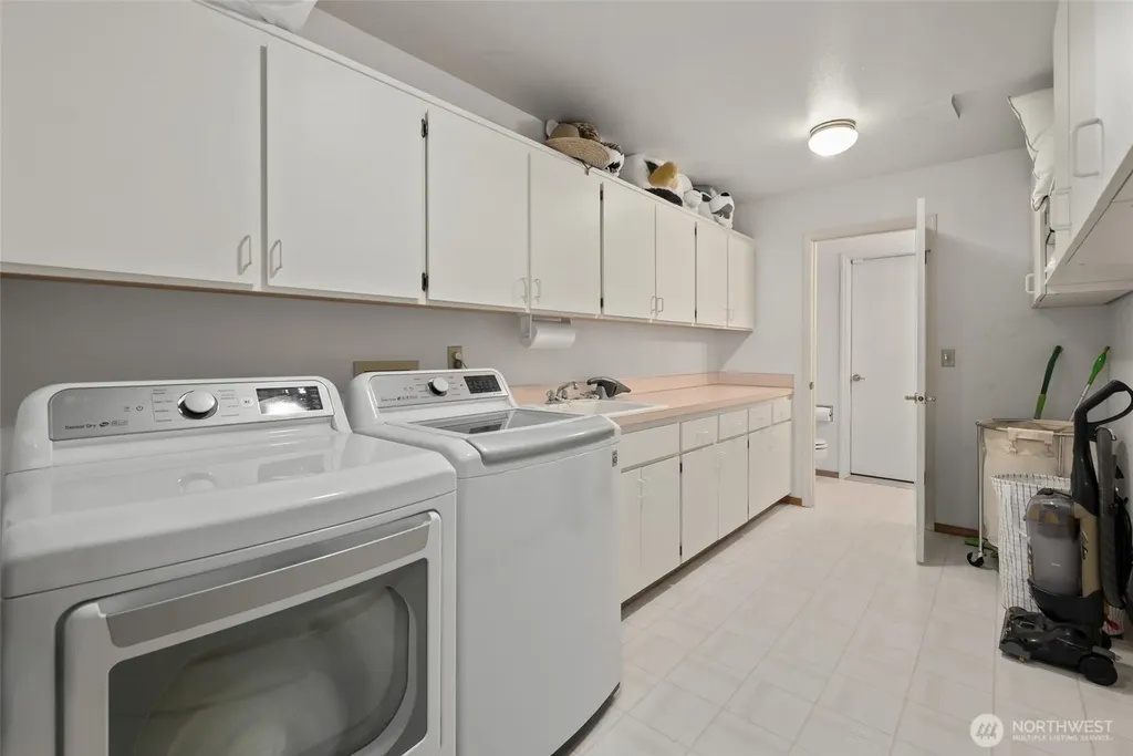 1889 West Beach Road Oak Harbor WA 98277