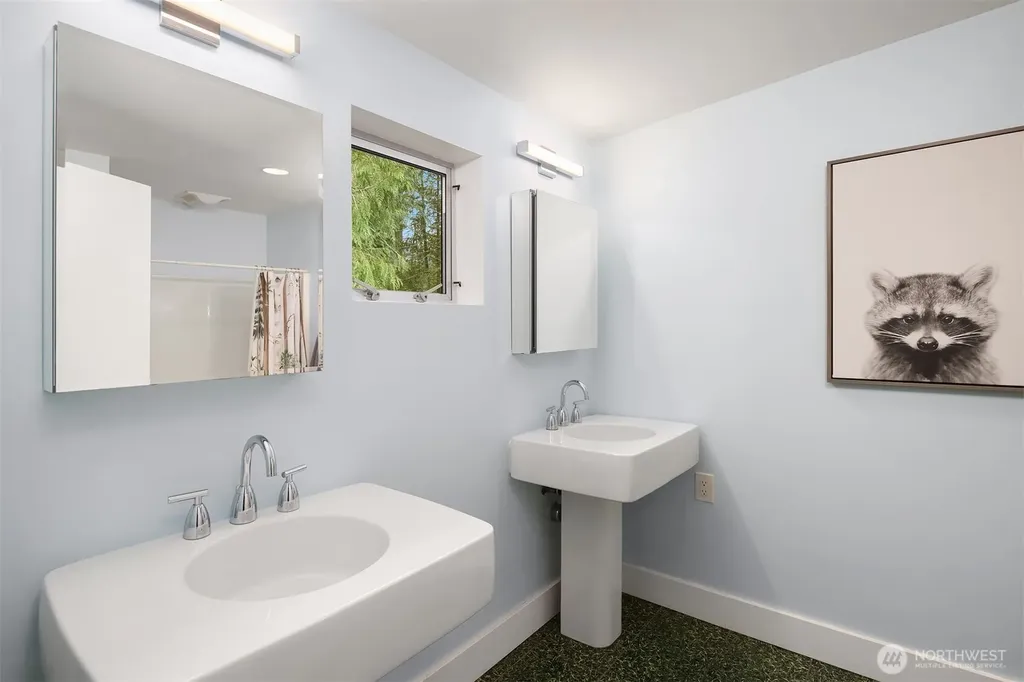 1534 Hillside Drive SE Issaquah WA 98027