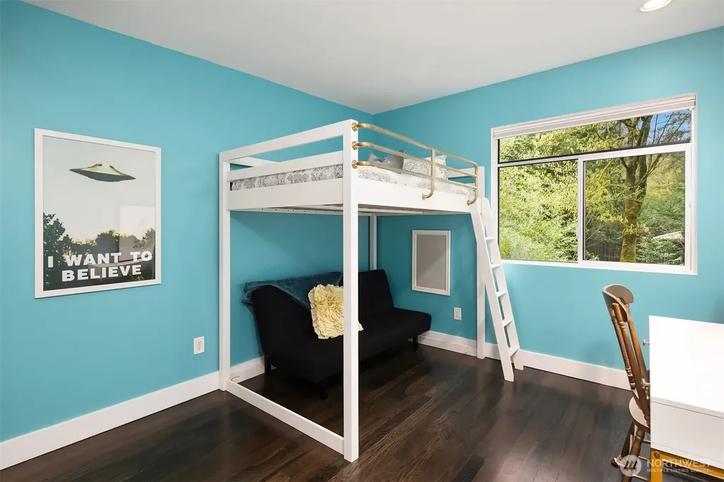 1534 Hillside Drive SE Issaquah WA 98027