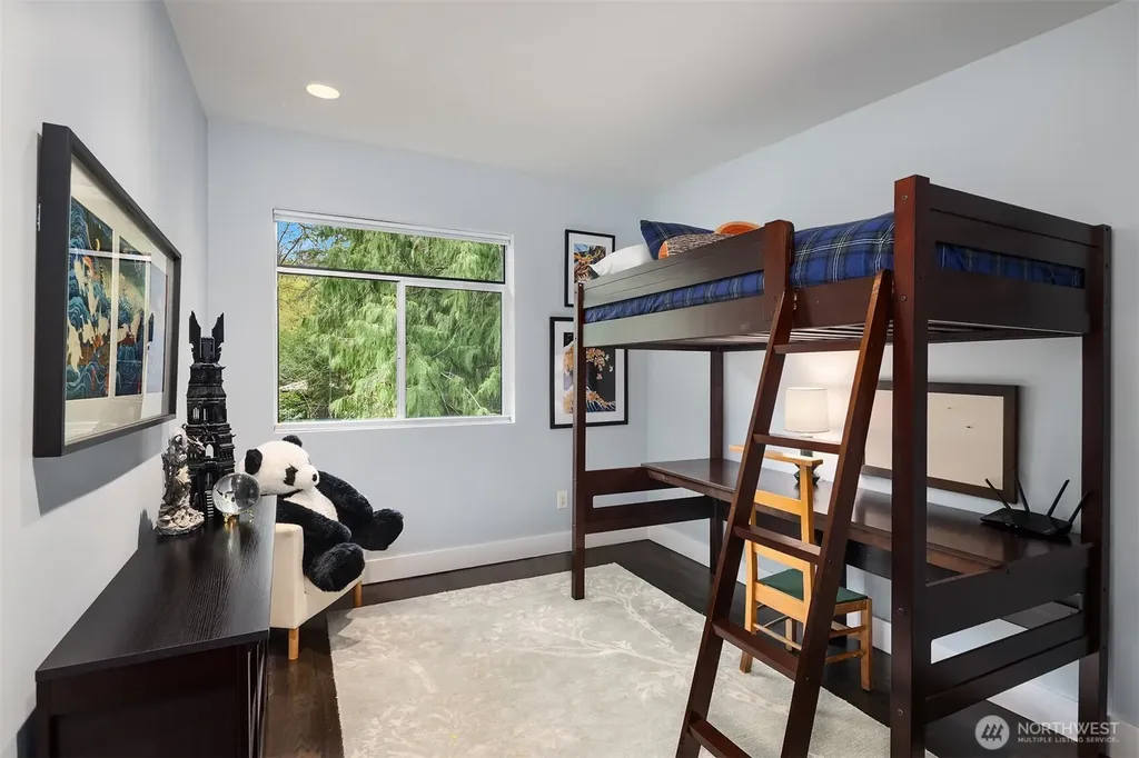 1534 Hillside Drive SE Issaquah WA 98027