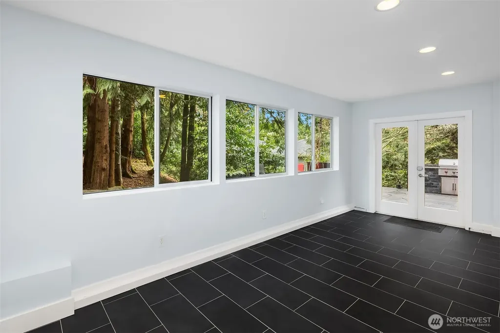 1534 Hillside Drive SE Issaquah WA 98027