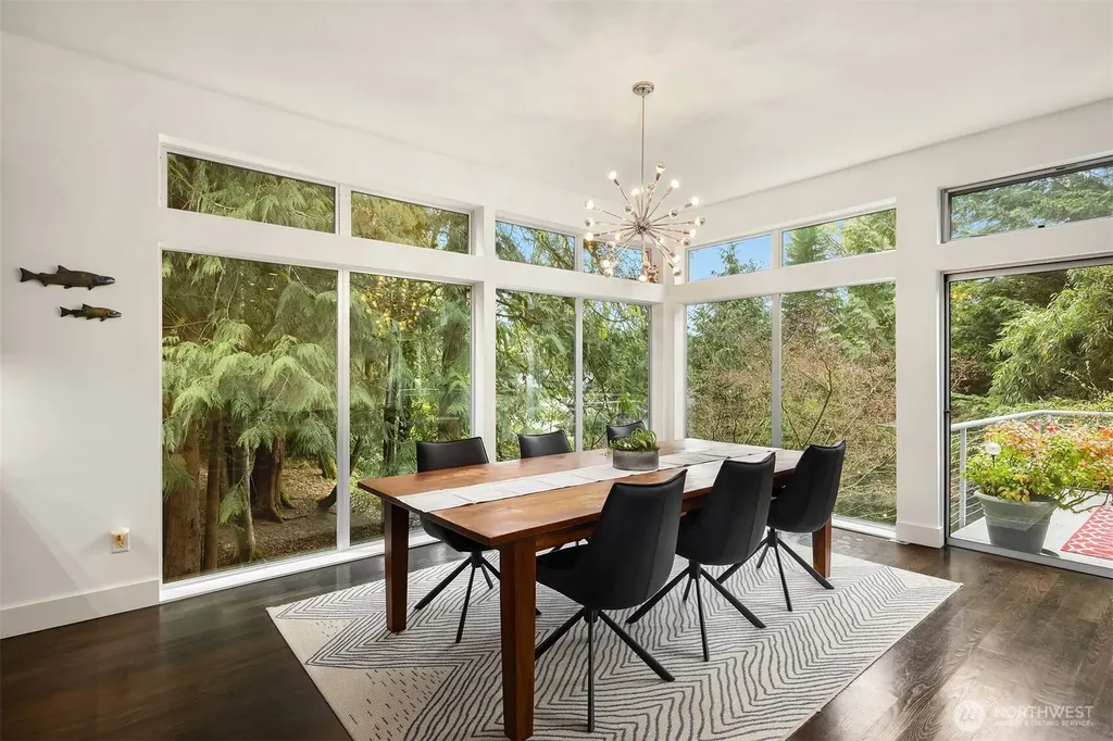 1534 Hillside Drive SE Issaquah WA 98027