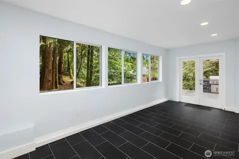 1534 Hillside Drive SE Issaquah WA 98027