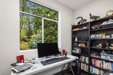 1534 Hillside Drive SE Issaquah WA 98027