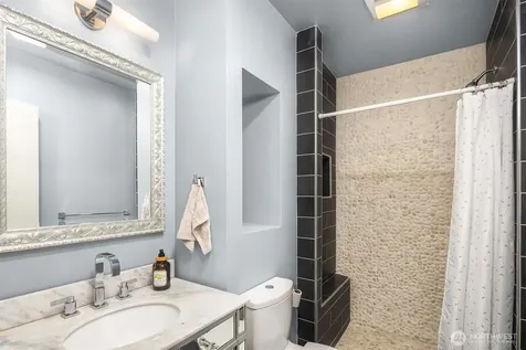 1534 Hillside Drive SE Issaquah WA 98027
