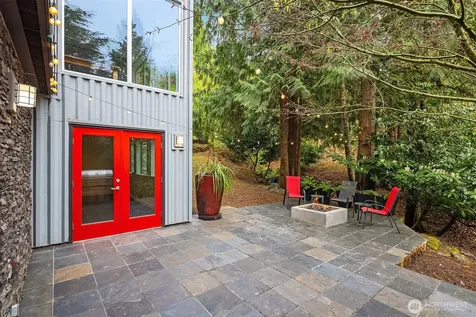 1534 Hillside Drive SE Issaquah WA 98027