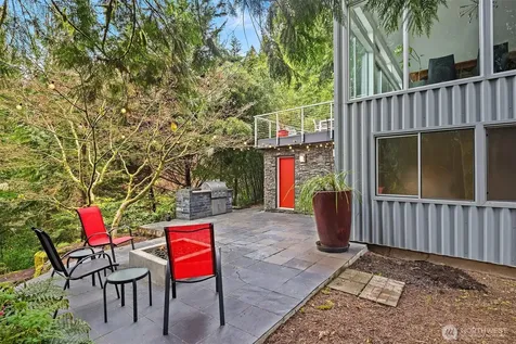 1534 Hillside Drive SE Issaquah WA 98027
