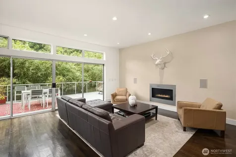 1534 Hillside Drive SE Issaquah WA 98027