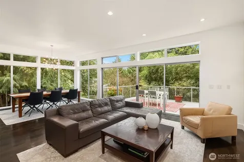 1534 Hillside Drive SE Issaquah WA 98027