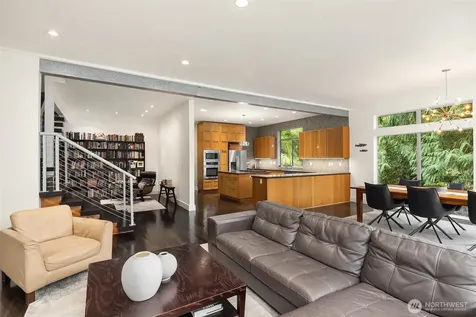 1534 Hillside Drive SE Issaquah WA 98027