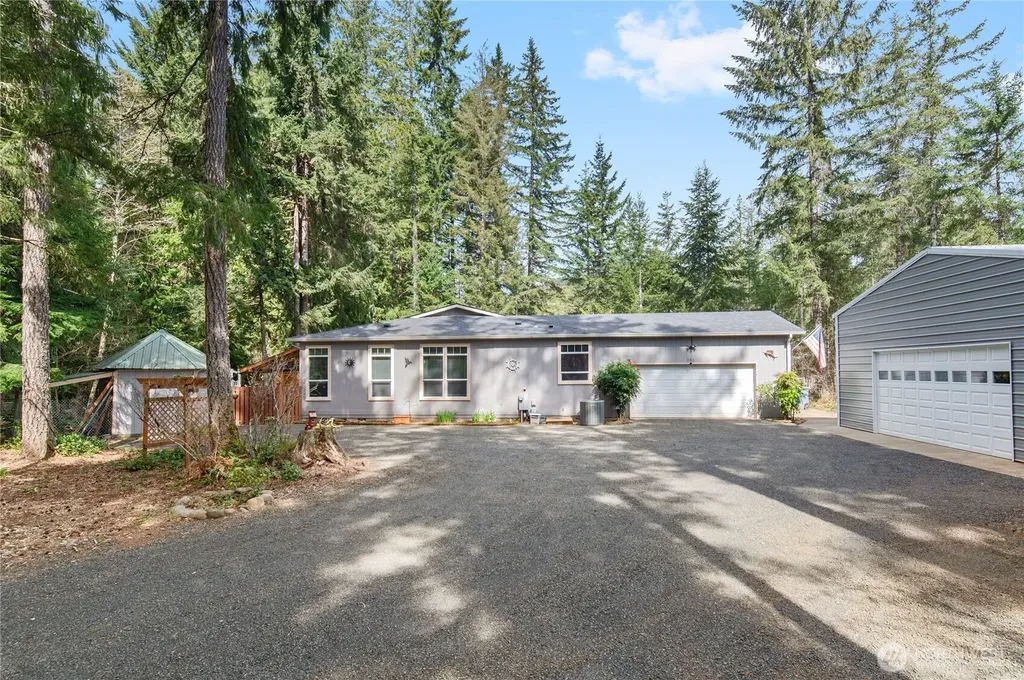 251 N Goldeneye Drive Hoodsport WA 98548