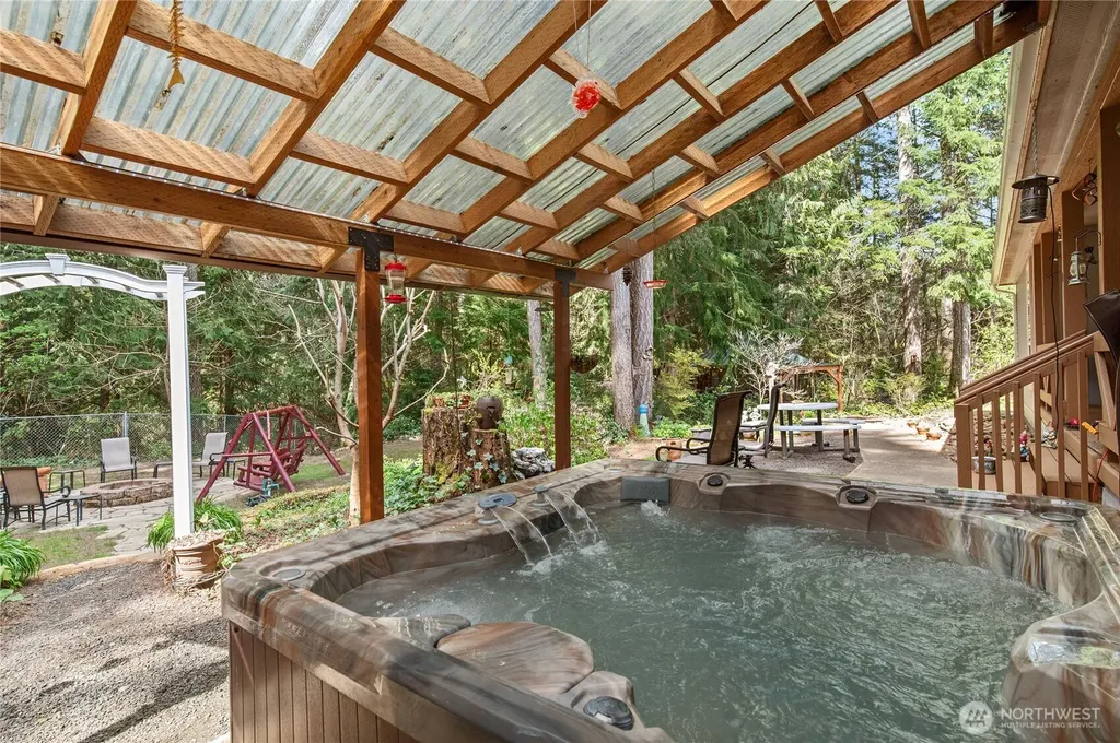 251 N Goldeneye Drive Hoodsport WA 98548