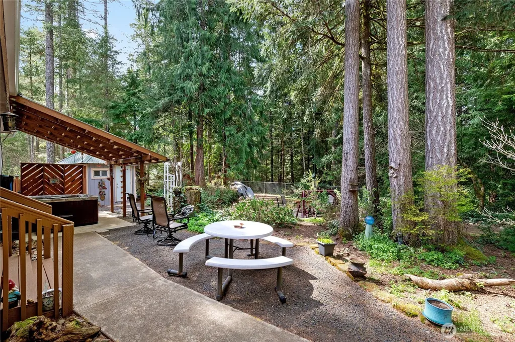 251 N Goldeneye Drive Hoodsport WA 98548