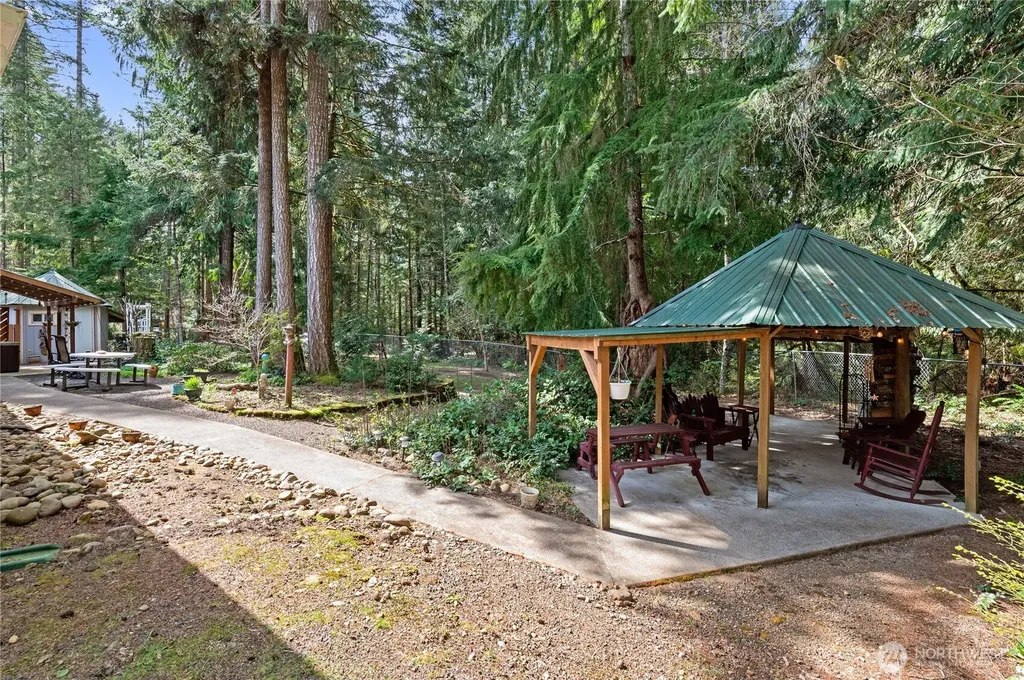 251 N Goldeneye Drive Hoodsport WA 98548