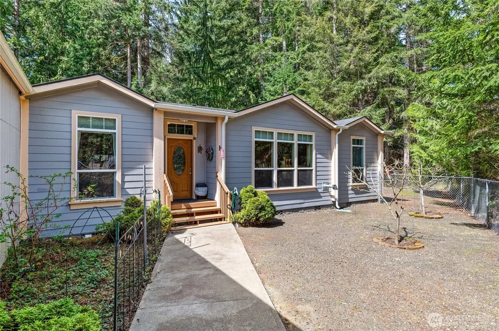 251 N Goldeneye Drive Hoodsport WA 98548