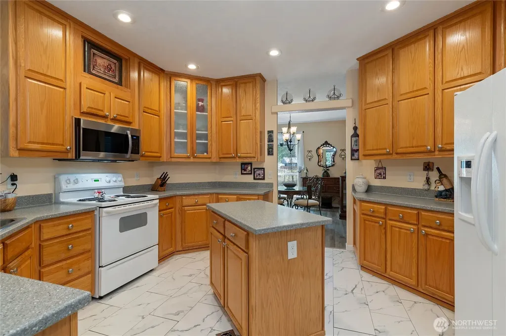 251 N Goldeneye Drive Hoodsport WA 98548