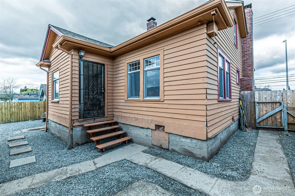 1432 S 56th Street Tacoma WA 98408