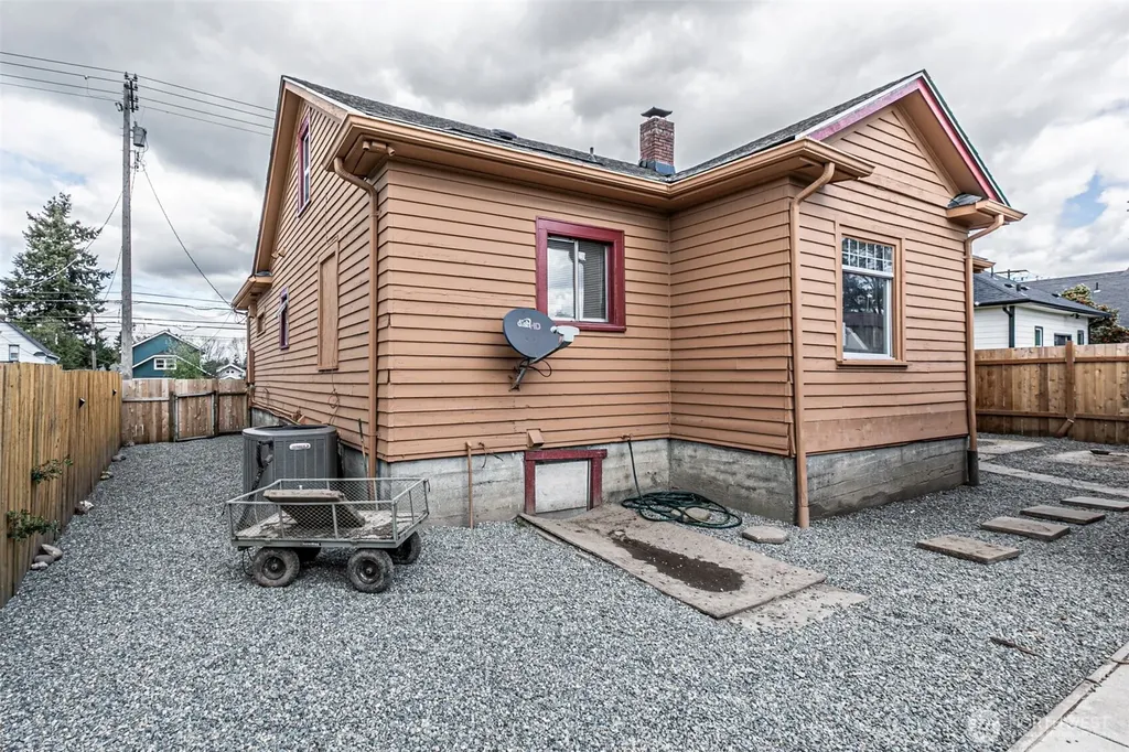 1432 S 56th Street Tacoma WA 98408