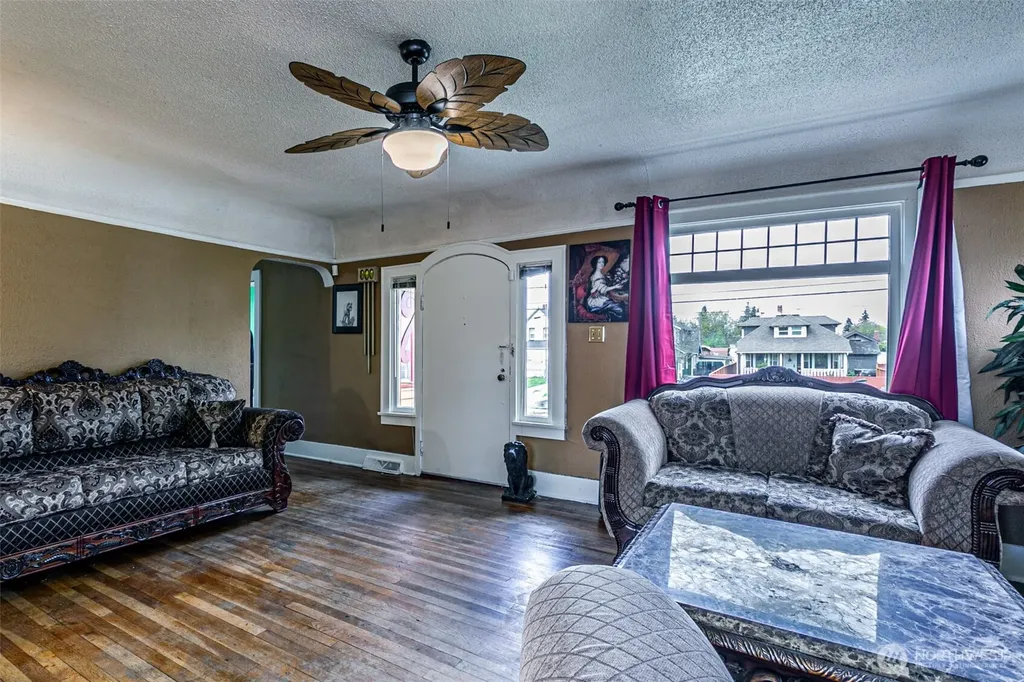 1432 S 56th Street Tacoma WA 98408