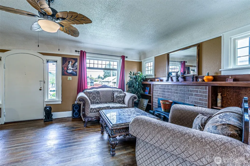 1432 S 56th Street Tacoma WA 98408