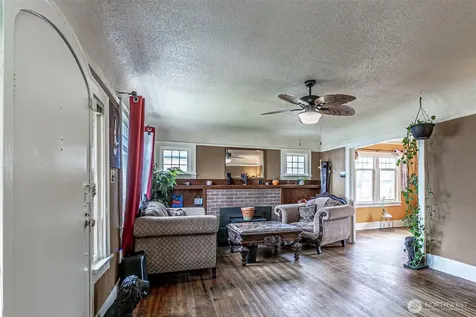 1432 S 56th Street Tacoma WA 98408