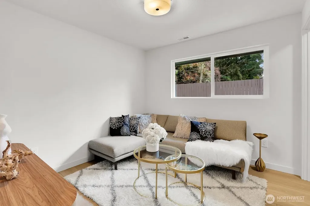 19326 66th Avenue W Lynnwood WA 98036