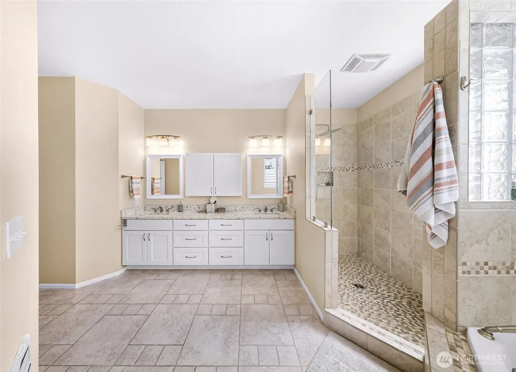 127 E Homestead Boulevard Lynden WA 98264