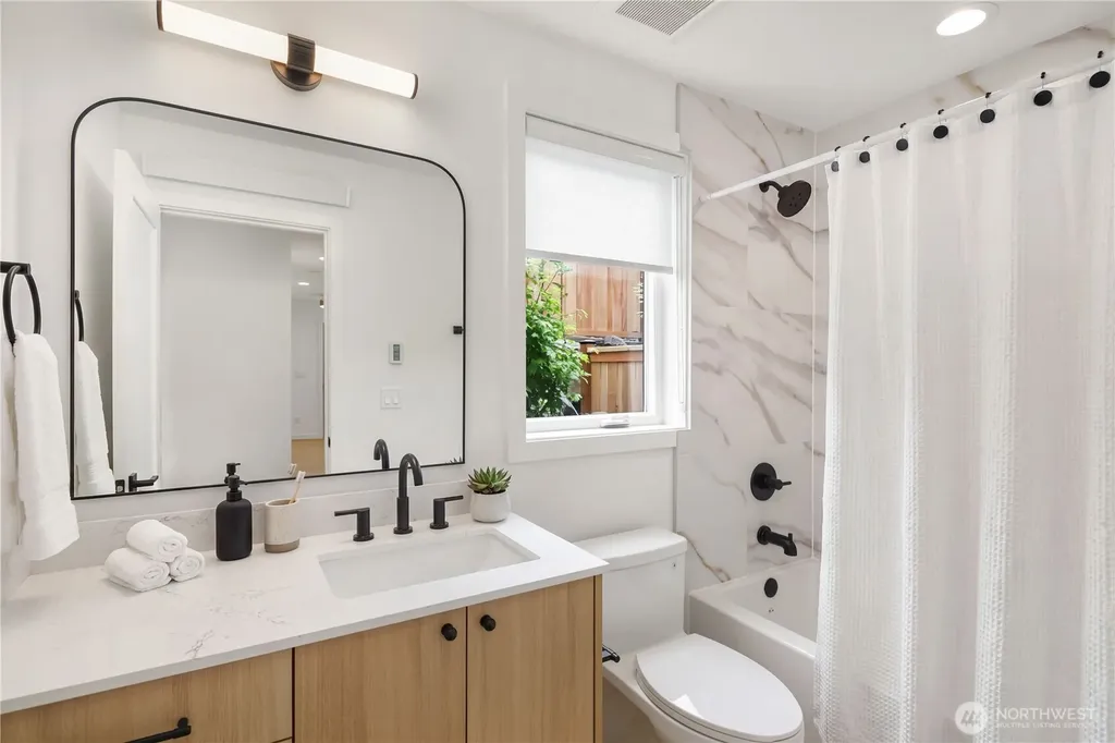 3638 Greenwood Avenue N Seattle WA 98103