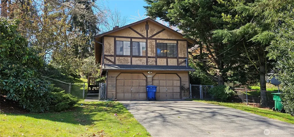 10903 Whitman Avenue N Seattle WA 98133