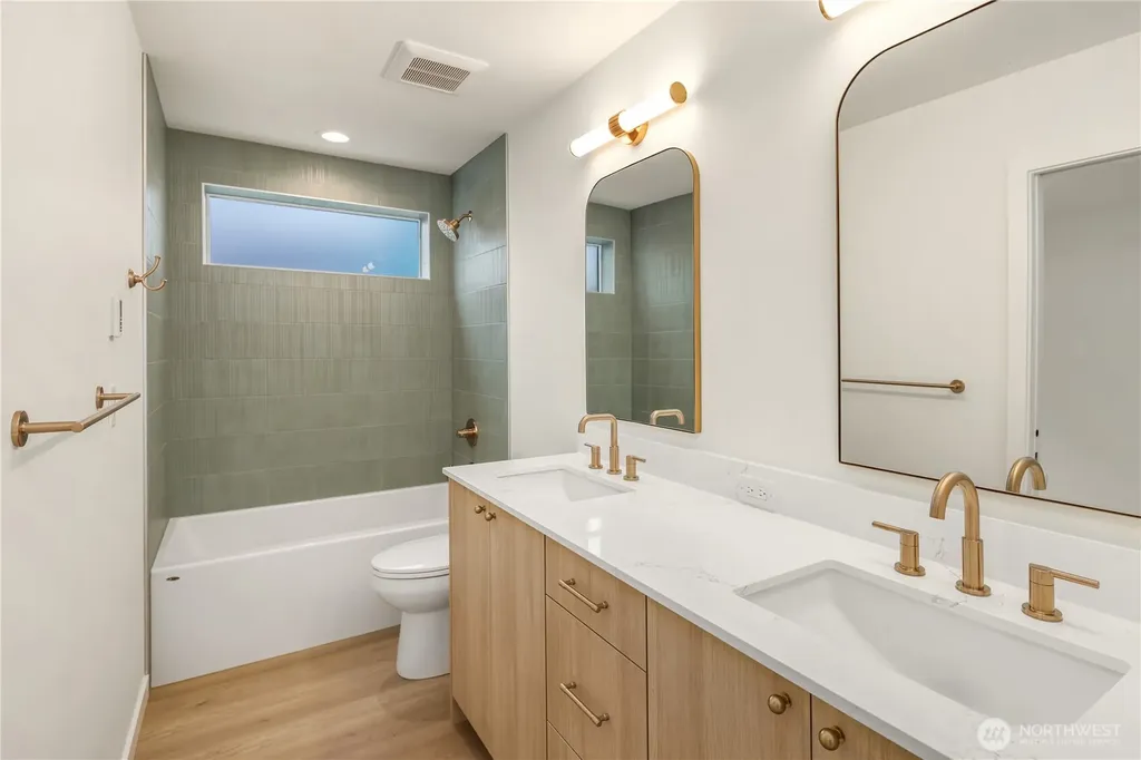 3638 Greenwood Avenue N Seattle WA 98103