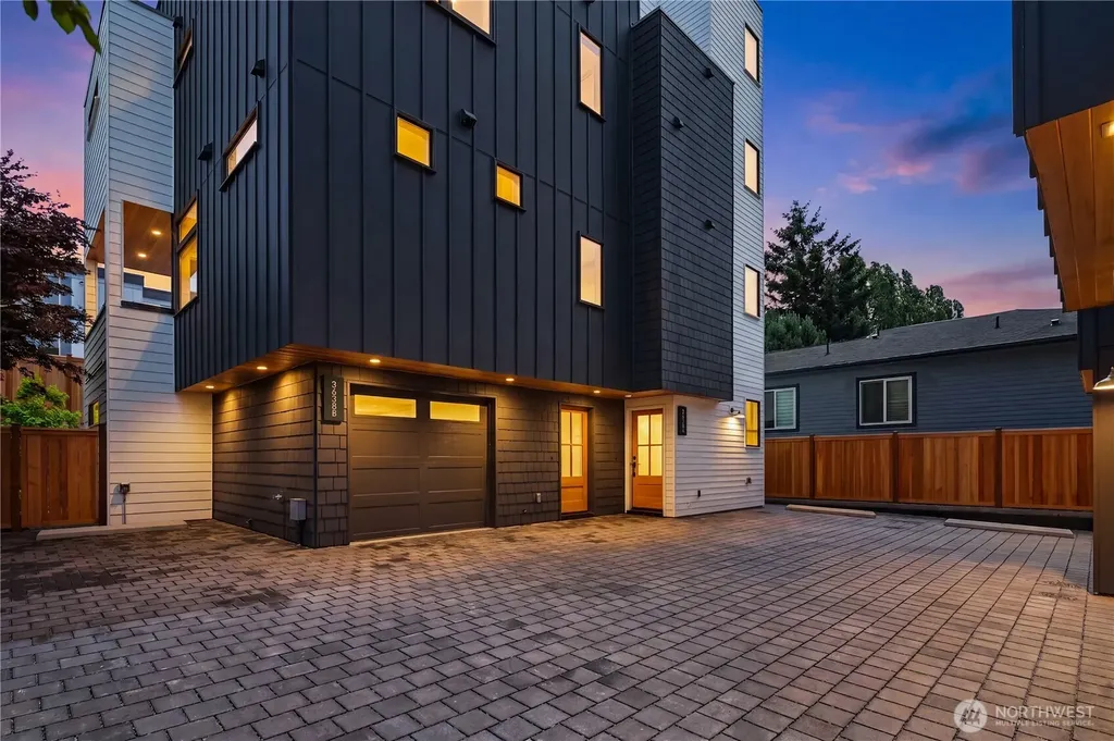 3638 Greenwood Avenue N Seattle WA 98103