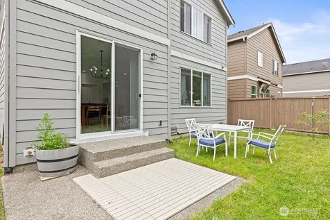 1210 29th Street NW Puyallup WA 98371
