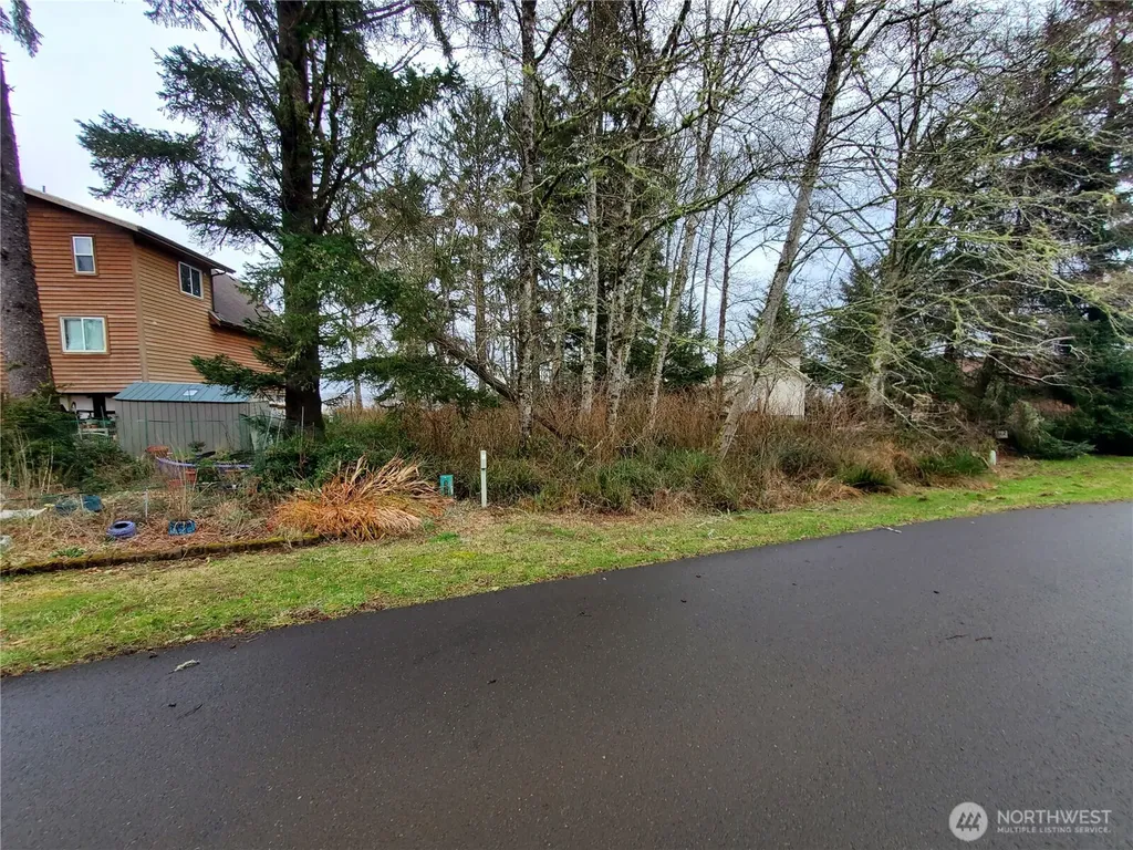 816 Duck Lake Drive NE Ocean Shores WA 98569