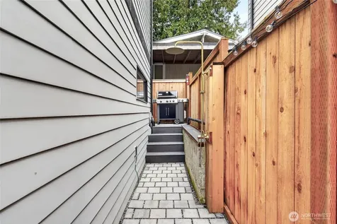 8647 18th Avenue SW Seattle WA 98106