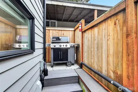 8647 18th Avenue SW Seattle WA 98106