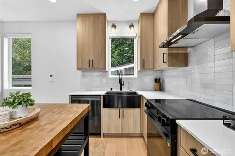 8647 18th Avenue SW Seattle WA 98106
