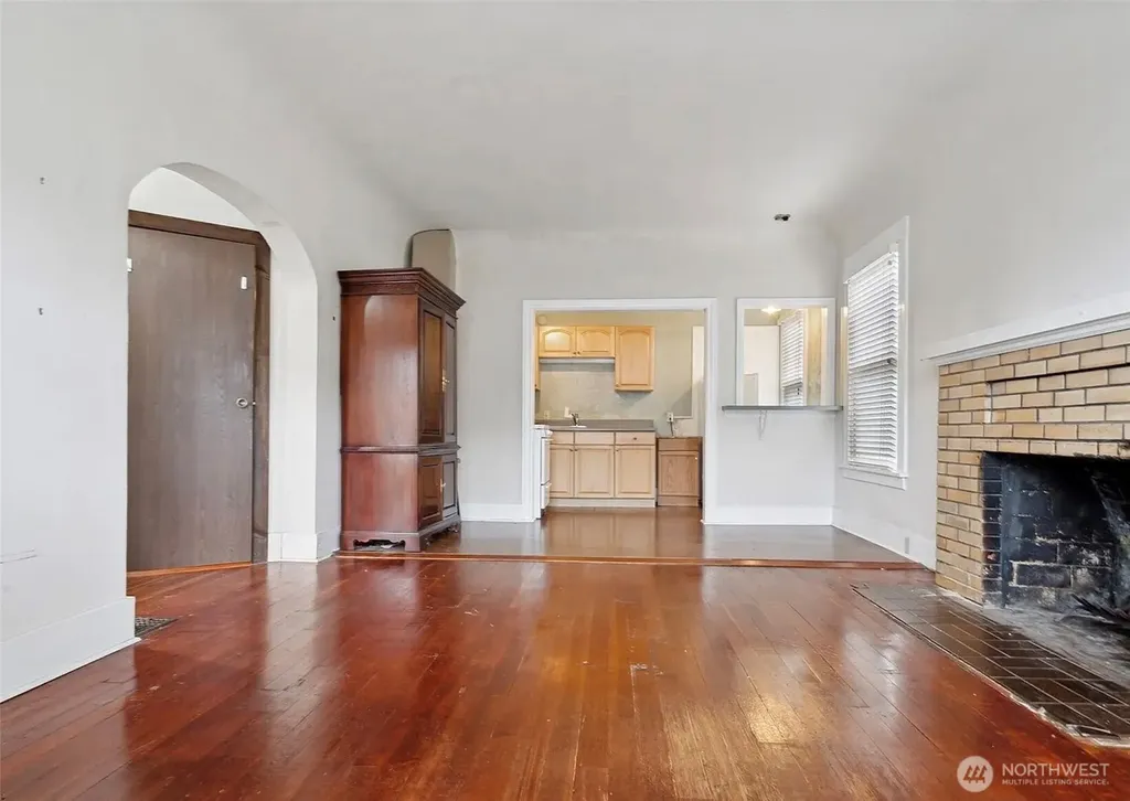 807 49th Street Seattle WA 98103