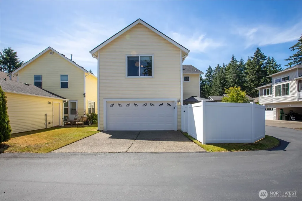 1242 Griggs Dupont WA 98327