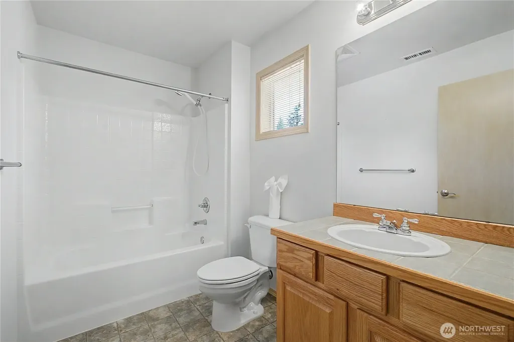 1242 Griggs Dupont WA 98327