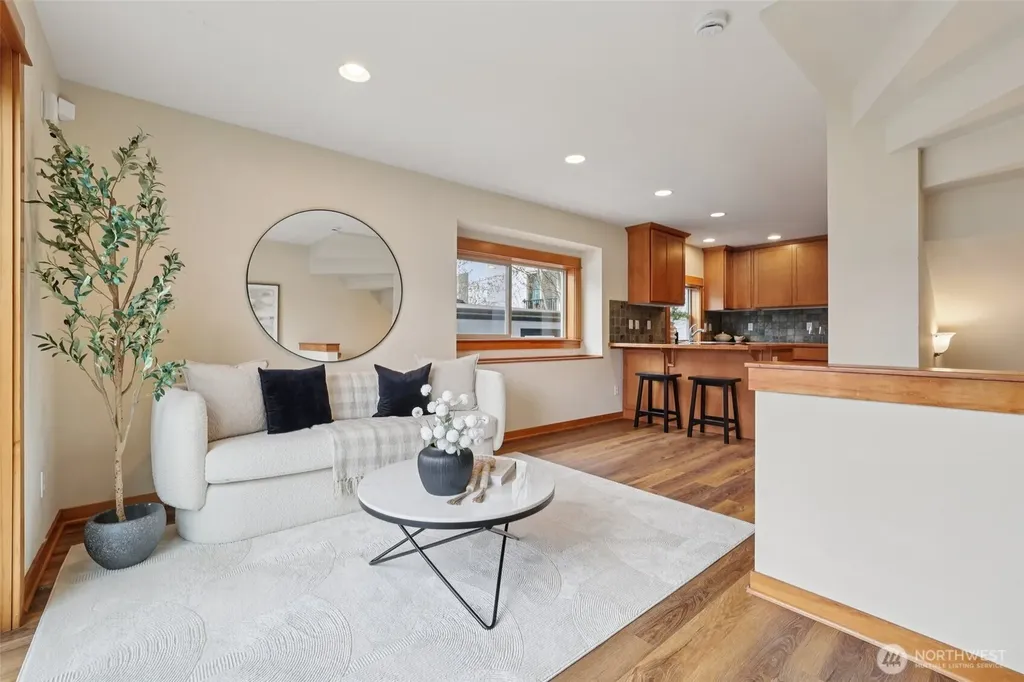 9047 17th Avenue SW Seattle WA 98106