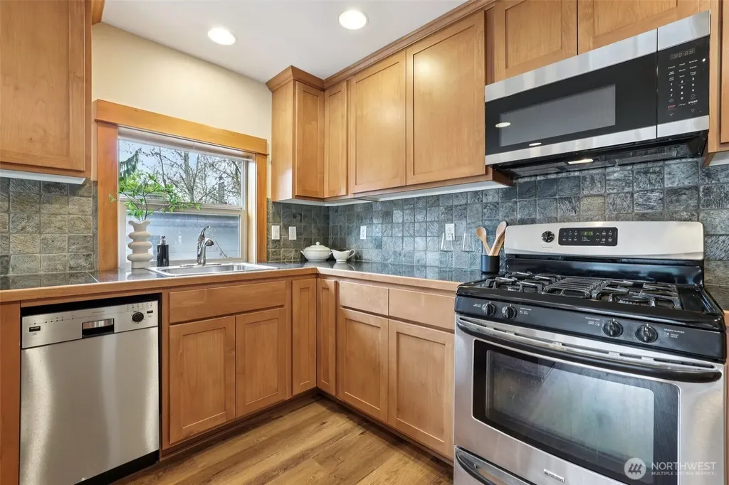 9047 17th Avenue SW Seattle WA 98106