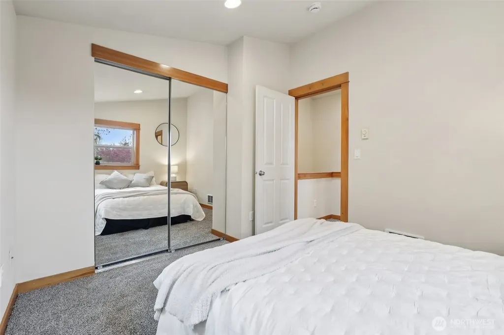 9047 17th Avenue SW Seattle WA 98106
