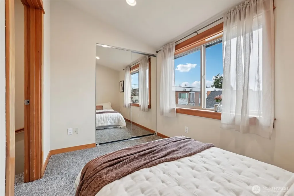 9047 17th Avenue SW Seattle WA 98106
