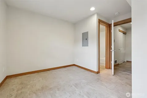 9047 17th Avenue SW Seattle WA 98106