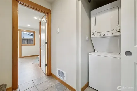 9047 17th Avenue SW Seattle WA 98106
