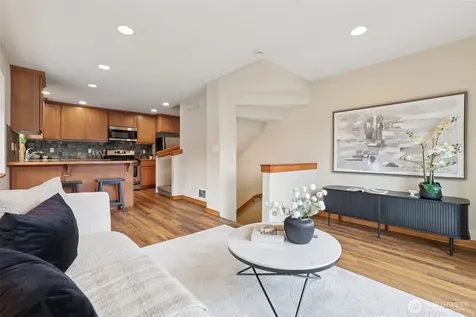 9047 17th Avenue SW Seattle WA 98106