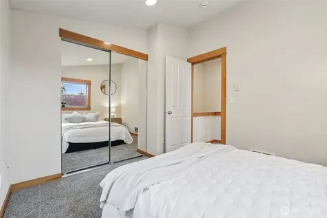 9047 17th Avenue SW Seattle WA 98106